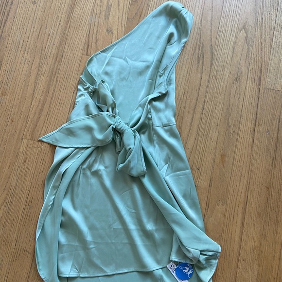 New green dress never worn - Picture 1 of 2